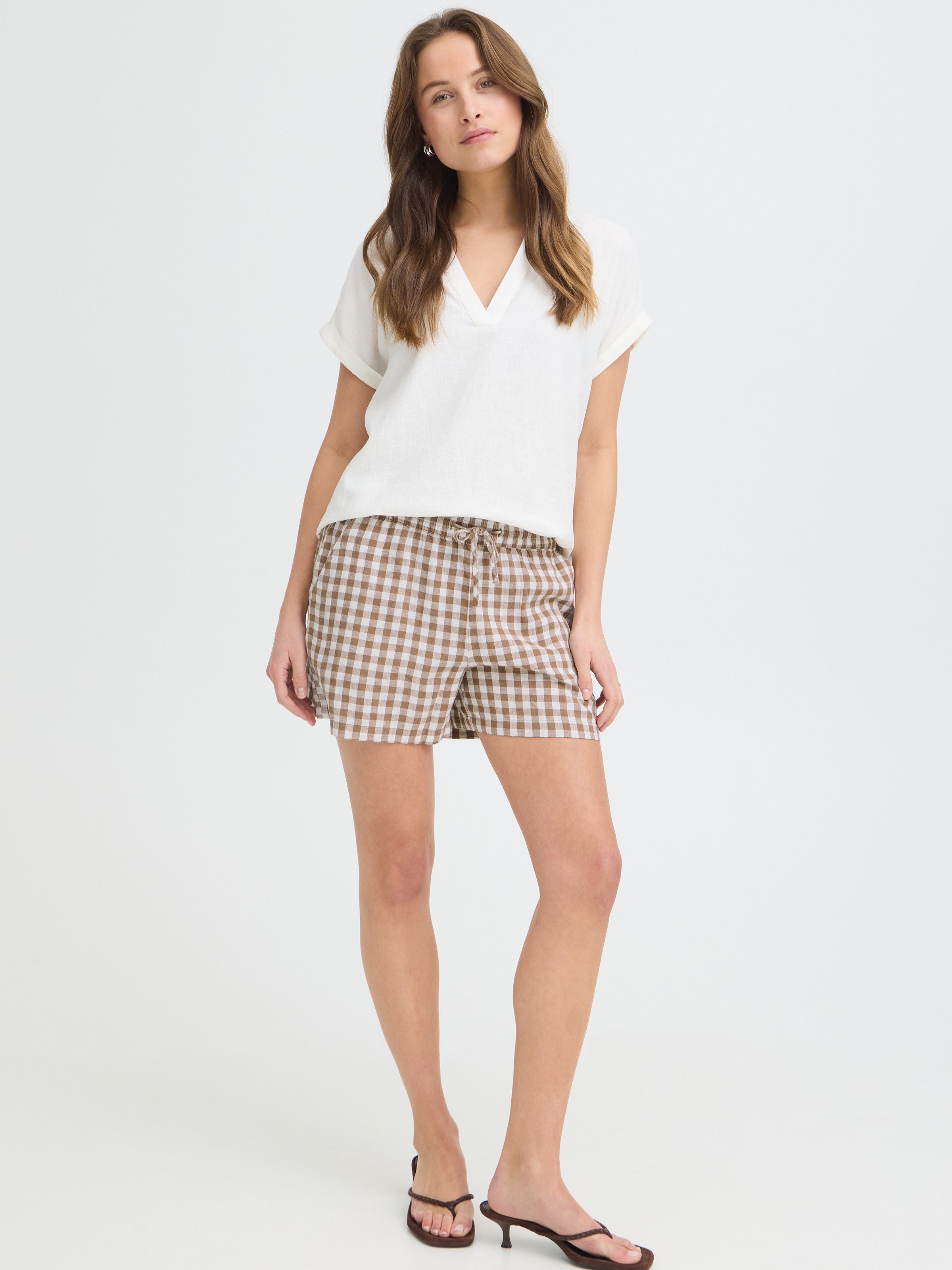 B. Young Falakka Linen Blend Short