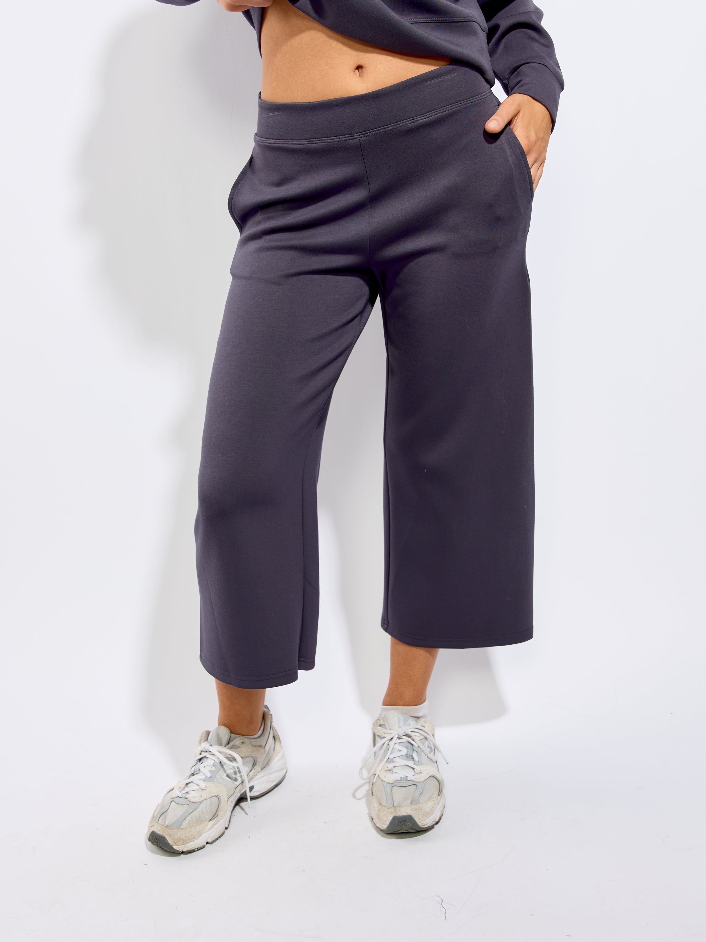 Second Skin Victoria Solid Crop Wide Pant