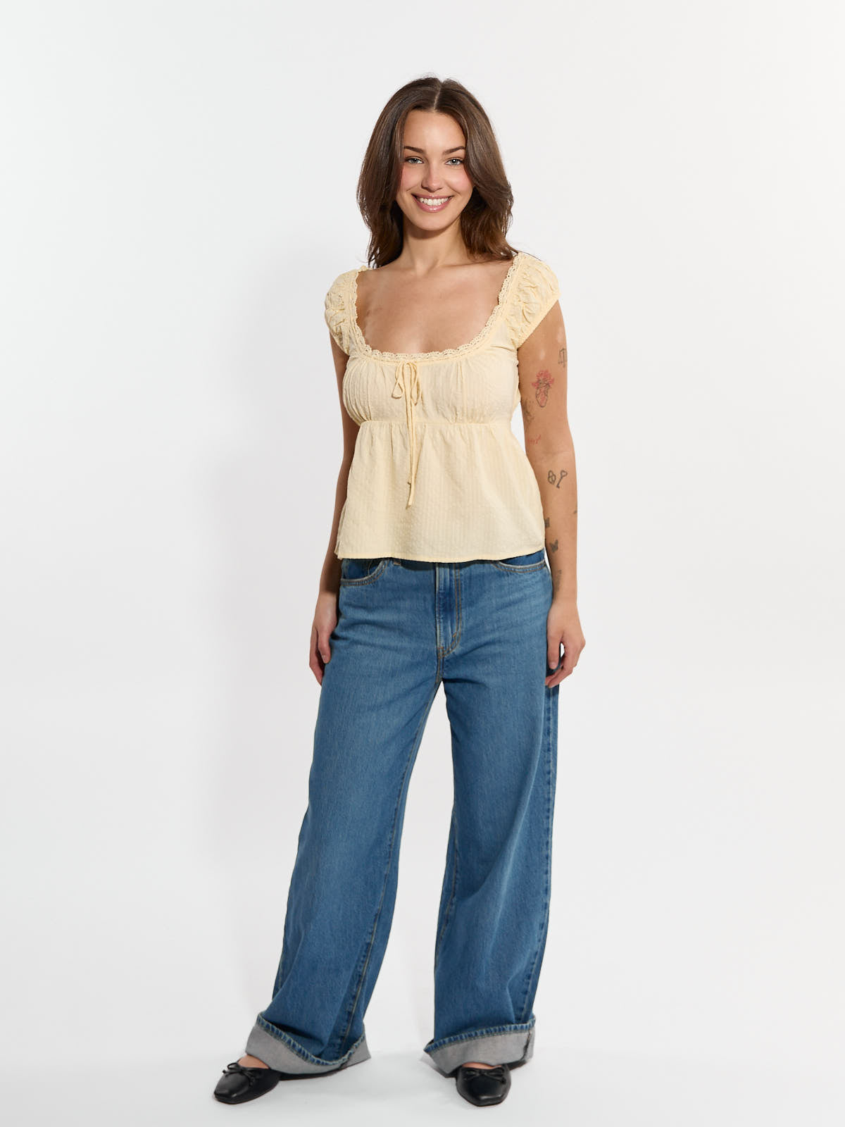 Cillie Tie-Front Sleeveless Lace Trim Top